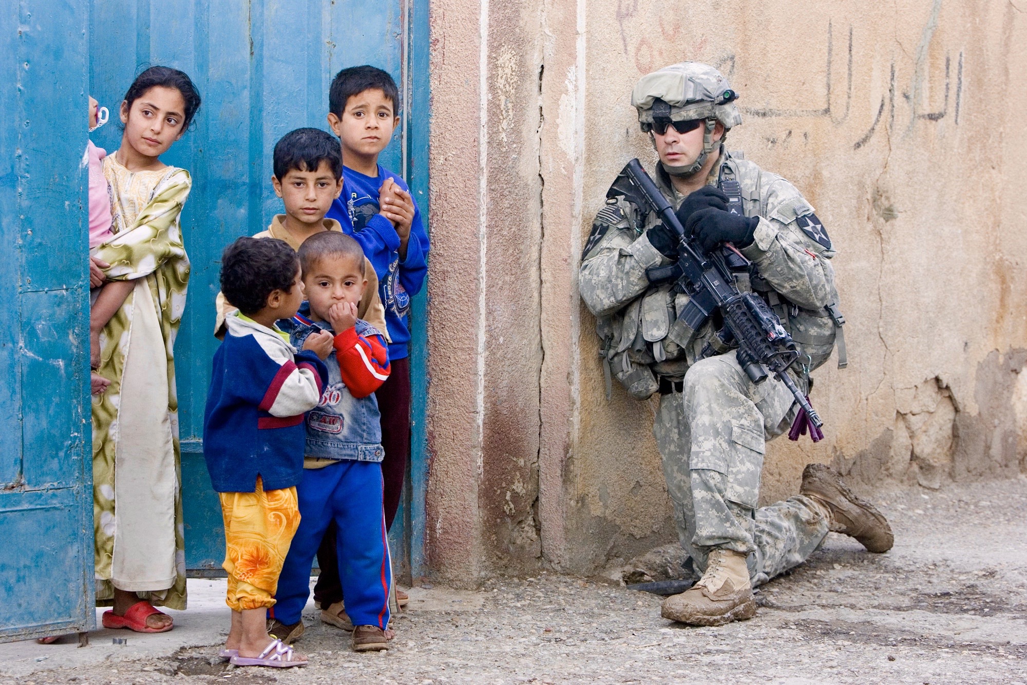 On patrol with American soldiers in Ramadi. Match 2007. (Photo by Louie Favorite)